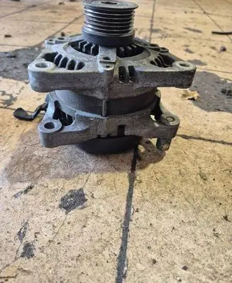 Ford C-MAX I Generator/alternator 3M5T10300PD 104210351