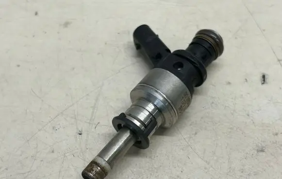 Audi A8 S8 D4 4H Fuel injector 1079036N 104790532