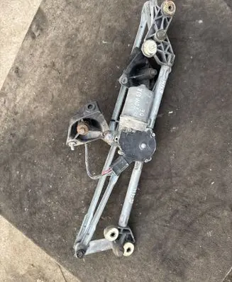 Front wiper linkage and motor