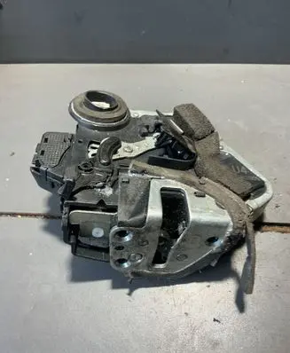 Lexus IS 220D-250-350 Rear door lock 