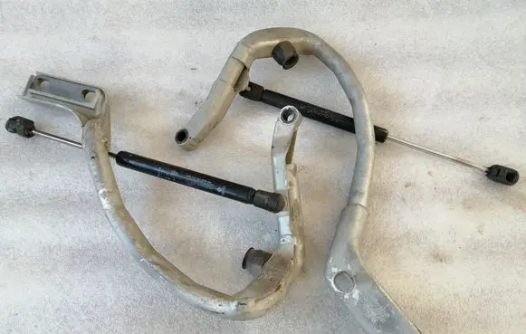 Audi 80 90 B2 Loading door upper hinge 811827300G