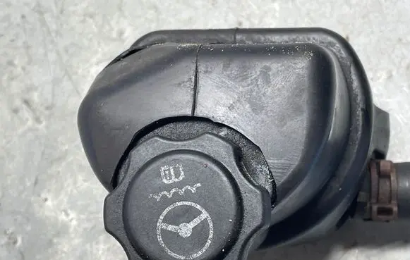 Opel Insignia A Power steering fluid tank/reservoir 26136406