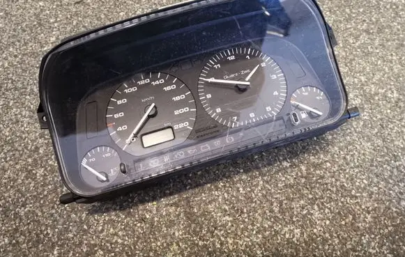 Volkswagen Golf III Speedometer (instrument cluster) 1H6919033AS