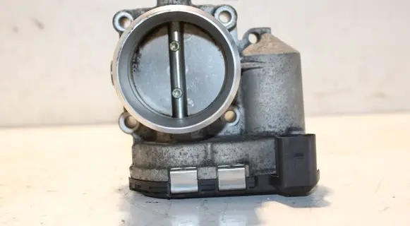 Audi A6 S6 C5 4B Throttle valve 06B133062M