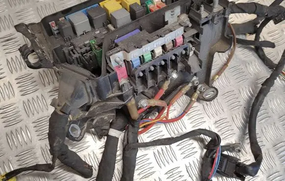 Mercedes-Benz B W246 W242 Fuse module
