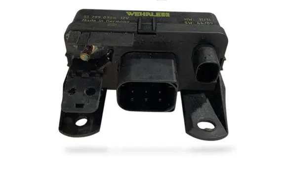 Mercedes-Benz E W211 Glow plug pre-heat relay 51799030A
