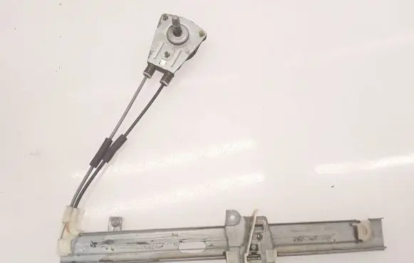 Rear door manual window regulator