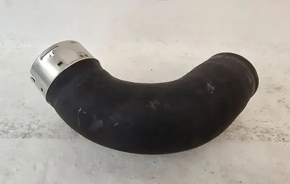 Volvo XC40 Intercooler hose/pipe 32224398
