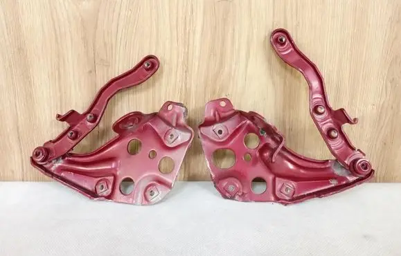 Engine bonnet/hood hinges