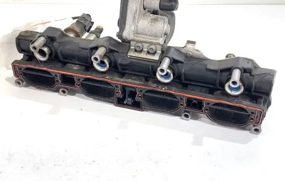 Volkswagen Touran I Intake manifold 06D133340