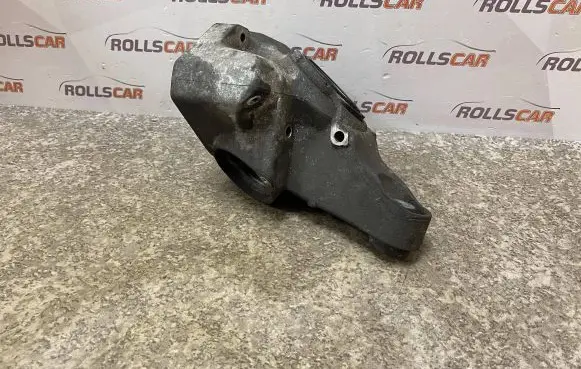 Mercedes-Benz C W204 Engine mounting bracket 6462230604 GD01415