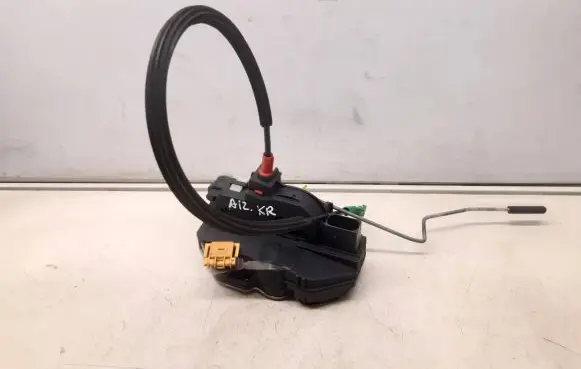 Opel Zafira C Rear door lock 3023881