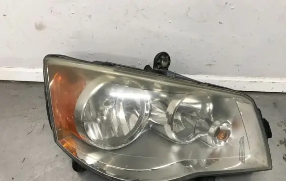 Chrysler Town & Country V Headlight/headlamp 400374