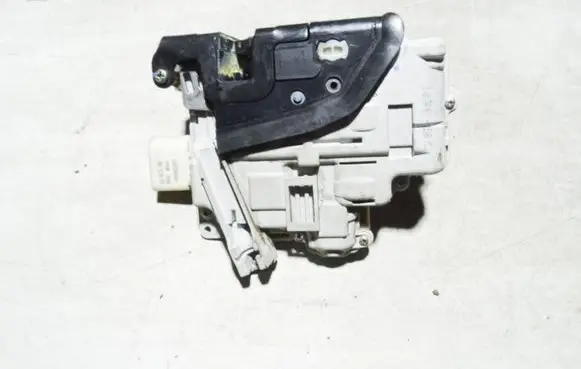 Audi A6 S6 C6 4F Rear door lock 4F0839015A
