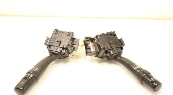 Toyota Avensis T250 Light switch