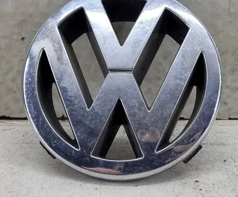 Volkswagen Polo IV 9N3 Manufacturer badge logo/emblem 1J5853601