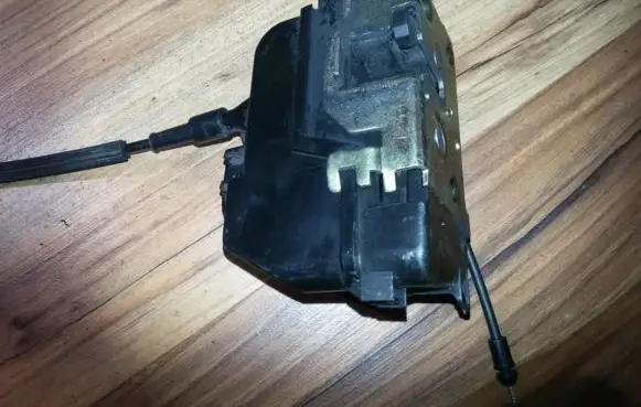 Renault Laguna II Rear door lock 000657z98