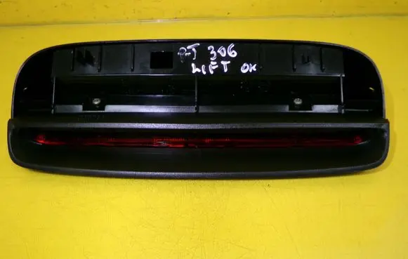 Peugeot 306 Third/center stoplight SAEU96DOT