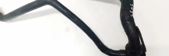 Volkswagen PASSAT B5.5 Engine coolant pipe/hose