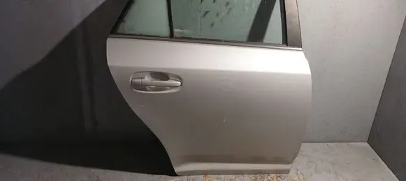 Toyota Avensis T270 Rear door 