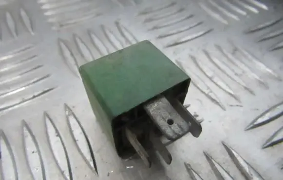 BMW 5 E34 Other relay 13731563 1373156.3