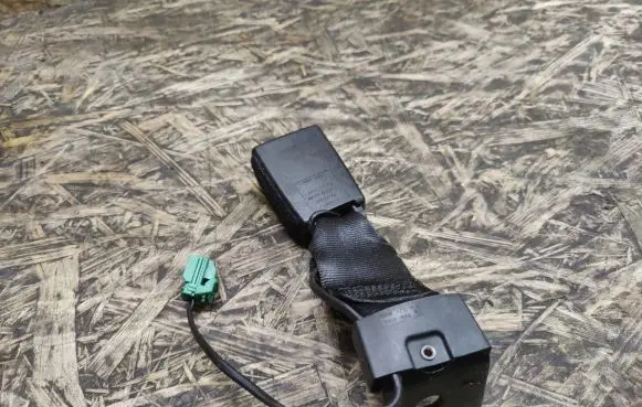 Jaguar XJL Middle seatbelt buckle (rear) AW9360045AB