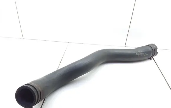 Opel Insignia A Engine coolant pipe/hose 13239142 565563897