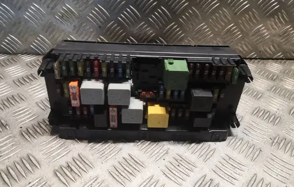 Mercedes-Benz C W204 Fuse box set 2129004611 A2129004611