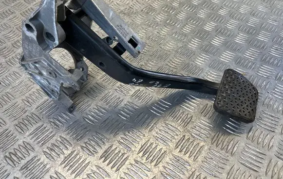 BMW 3 E90 E91 Clutch pedal 42322403