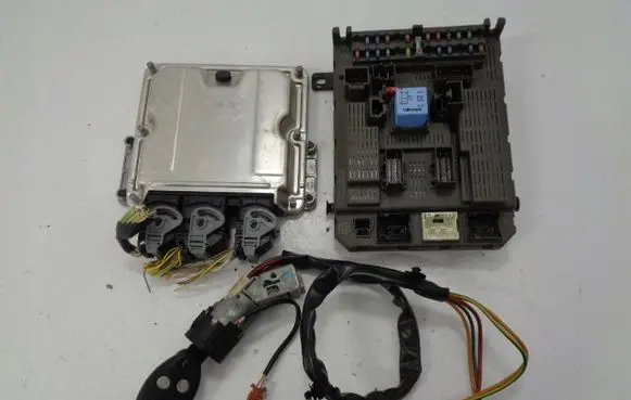 Citroen C5 Engine ECU kit and lock set 02810109389
