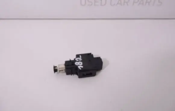 Volvo S40, V40 Brake pedal sensor switch 9128577 D182
