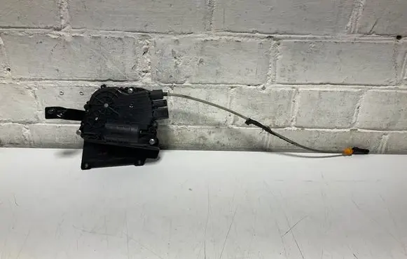 BMW 6 F06 Gran coupe Front door soft close latching motor 7276316 4152310700