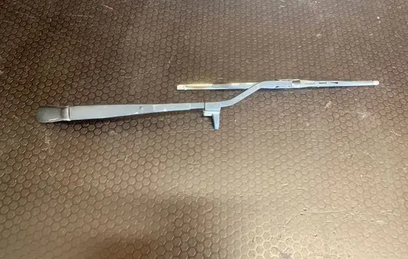 KIA Sorento Rear wiper blade arm Z9649