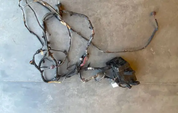 Mitsubishi Pajero Engine installation wiring loom MN123414