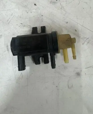 Mercedes-Benz E W212 Turbo solenoid valve A0091533128 12T119 70078208