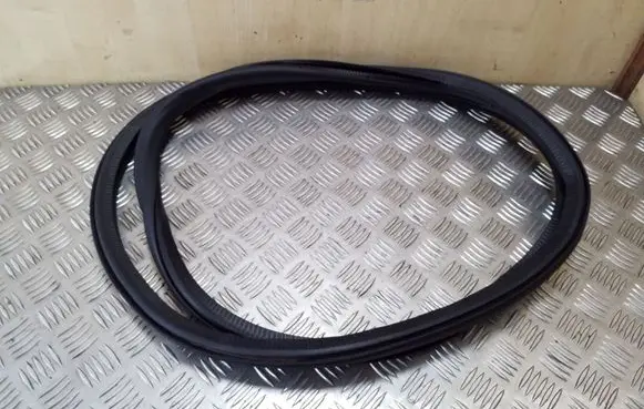 Volkswagen PASSAT B7 Rear door rubber seal (on body) 3C9867913B