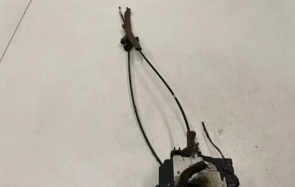 Nissan Pathfinder R51 Front door lock