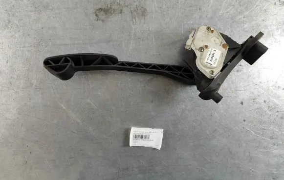 Volvo V70 Accelerator throttle pedal 30683516 30666660
