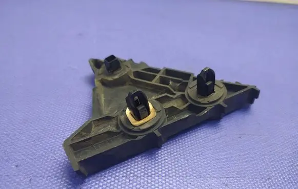 Toyota Camry Rear bumper mounting bracket 52575-06030