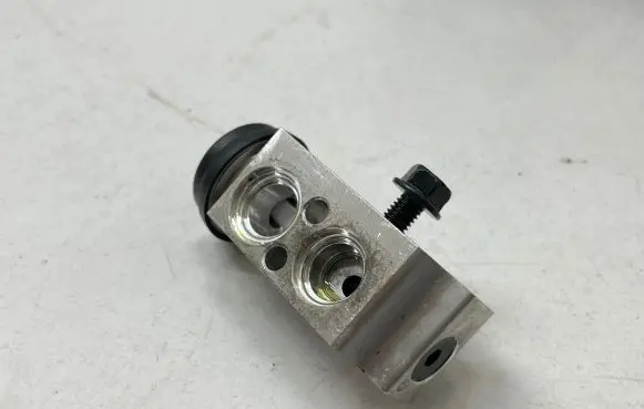 Hyundai Tucson TL Air conditioning (A/C) expansion valve 97775D7250 2006173AP