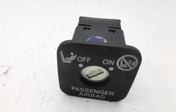 Passenger airbag on/off switch