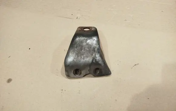 Renault Master III Engine mounting bracket 823741