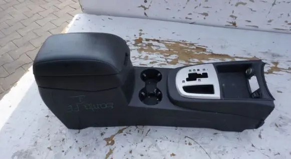 Hyundai Santa Fe Center console 