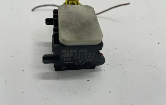 Mercedes-Benz R W251 Airbag deployment crash/impact sensor 0038202826