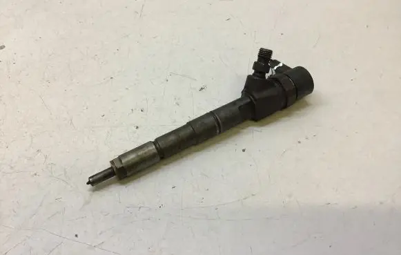Opel Insignia A Fuel injector 0445110299