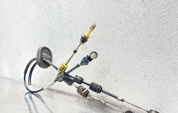 Opel Insignia A Gear shift cable linkage 55560992