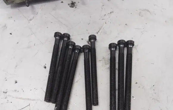 Volkswagen Transporter - Caravelle T5 Cylinder head bolts 