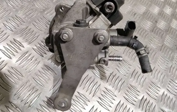 Volkswagen PASSAT B7 Fuel injection high pressure pump 03L130755L 0445010526 03l145533a