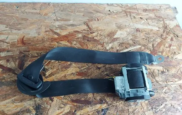 Volkswagen Golf VI Front seatbelt 1K4857705BE