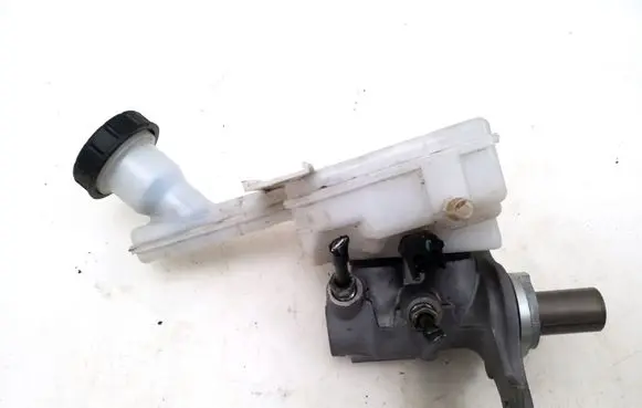 Nissan Juke I F15 Master brake cylinder 